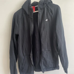 Nike ziphoodie - Hör av er för mer information och bilder!