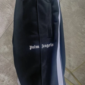 Palm angels track pants - Medium Bra skick  Säljes pga för små