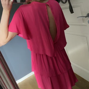 Zara klänning  - Såå snygg zara klänning som jag verkligen tycker är så cool men som inte används💘💘