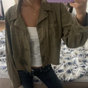 Grön jacka - Så snygg khakifärgad jacka från Sanctuary. Storlek L men liten i storleken❤️nypris ca 1500