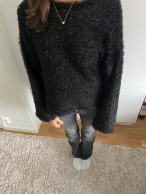 Stickadtröja  - Jätte fin mysig tröja till hösten från zara som inte längre säljs. Köparen står för frakt.