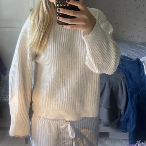 Stickad  - Säljer en stickad tröja för 130kr+ frakt🥰