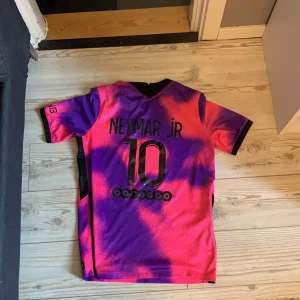 Psg tröja - Säljer min psg tröja för att den inte kommer till användning 10/10 skick