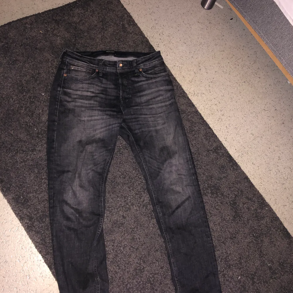 Fina Jack&Jones jeans använd fåtal gånger. Nyskick. . Farkut & Housut.