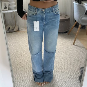 Coola jeans - Säljer dessa supercoola lågmidjade slutsålda jeansen från zara med prislapp kvar!💕nypris 559kr