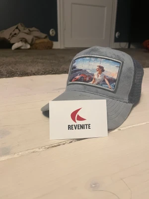 Revenite keps : Aquamarine - Säljer en keps som är köps från revinite. Alla tillbehör finns  Frktar snabbt 📦