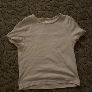 Rosa magtröja - Säljer denna pga jag int använder den så mycket❤️ knappt använd :) hör gärna av dig om du är intresserad 😊