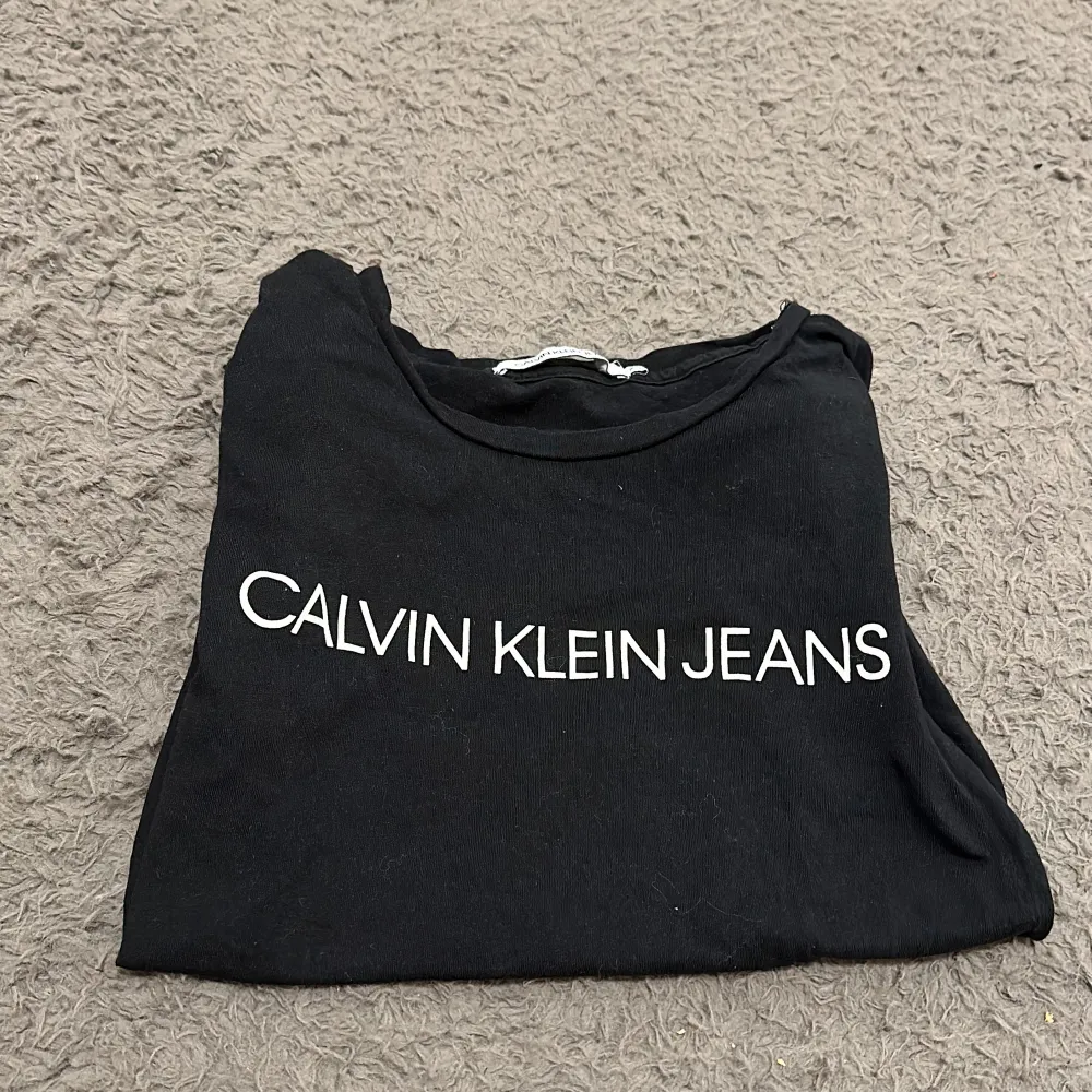Calvin Klein t shirt i bra skick.. T-shirts.