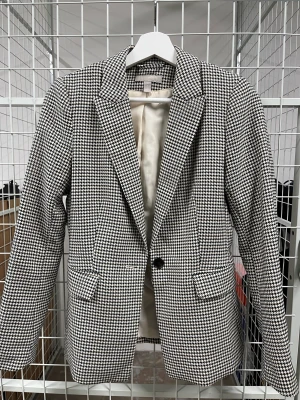 Kostym - Storlek 34 använd en gång 