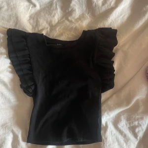 Topp från zara - Zara topp i bra skick, lite små smutsig men kommer såklart tvätta innan vi skickar iväg