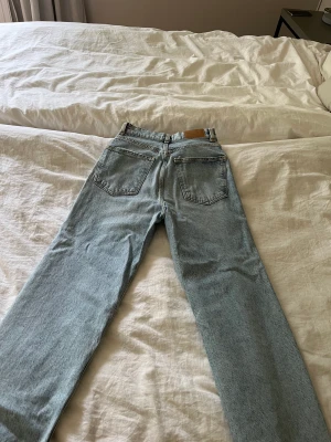  jeans nya  - Aldrig använda jeans från ginatricot. Storlek 34 Nypris 600, säljes för 100kr