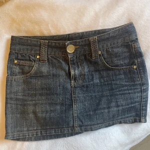 Jeanskjol - Mini jeanskjol, lågmidjad