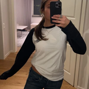 Diesel tröja - Så snygg och ball diesel tröja! Är aldrig använd, därav jag säljer den och är därför också i nyskick!💗Har en jätte nice oversized fit och lång i armarna. Passar både s/m. (tryck gärna på köp nu)
