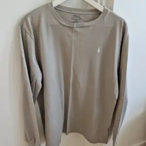 Långärmade Ralph Lauren tröjor i storlek M.   Paketpris 3st för 250kr!  Annars 99kr/st
