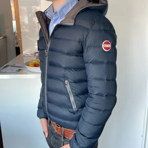 Colmar jacka - Säljer denna riktigt snygga colmar jacka, skick 8,5/10, storlek S och perfekt för hösten och vintern, model längd: 176cm Nypris: 5200kr, hör av er om frågor och funderingar!