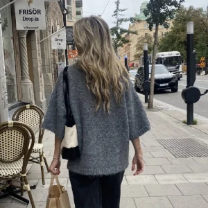 Moa Mattsson x NAKD  - Stickad tröja från Moa Mattsson x NA-KD, oversize fit så stor i storleken. Helt ny med lappar kvar. Bytes mot den vita eller säljes vid bra bud🤠