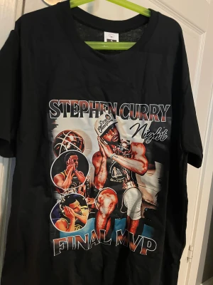 Steph curry graphic tee  - Helt ny i storlek S. Priset kan diskuteras vid snabb affär 