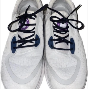 Nike idrott skor - Lite smutsiga, har andvänts 2/3 gånger max. 