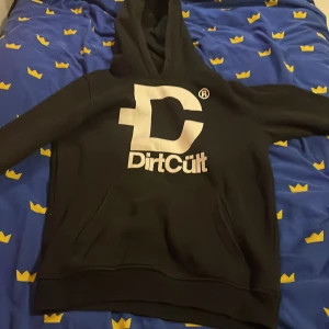 DirtCult Hoodie  - Har bara användt den nån gång 