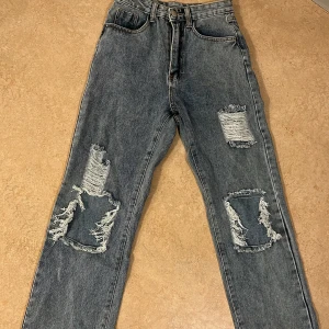 Jeans - Jeans i storlek xs använda en gång, 100kr