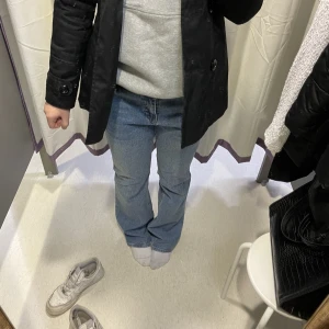 Jeans - Dessa skitsnygga bootcut/flare jeans från monki som jag har sytt in då de var för stora! Kom privat för fler bilder eller vid frågor!🙏🫶🏼