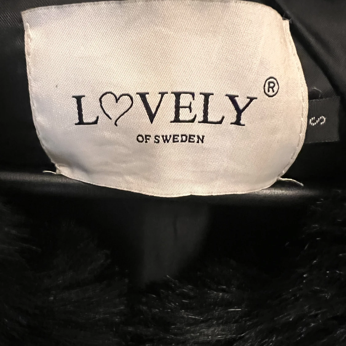 Pälsimitation väst från Lovely of Sweden - 90