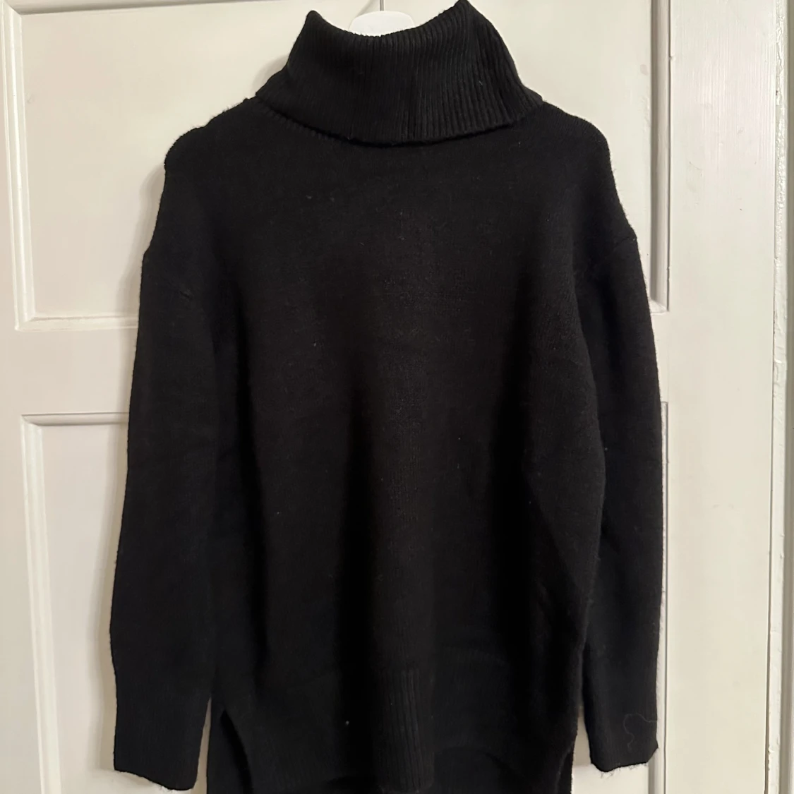 Svart stickad tröja