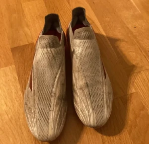 Adidas fotbollsskor  - Adidas X Speedflow  Mycket bra skick, bara smutsiga Storlek 40 2/3 Pris kan diskuteras 