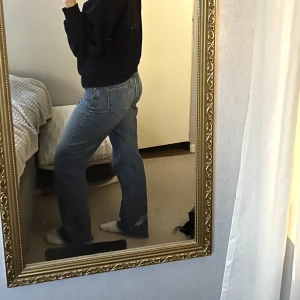 Jeans  - Vintage snygga jeans med raka ben, har lite högre midja. Används inte längre därför säljer jag. Jag är 164💫