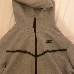 Niketech - Säljer min nike tech då den inte kommer till användning, bra skick, pris går att diskutera 