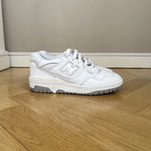 New balance 550 - New balance skor använda endast två gånger inköpta på arket ny pris 1500 även små i storlekar