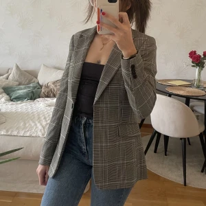 Kavaj - Jättesnygg kavaj från h&m i storlek 32 passar mig som har xs. 