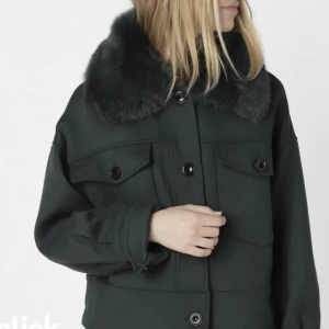 Meotine jacka  - Söker denna meotine jacka i den gröna färgen, kan betala ett rimligt pris 💞💞