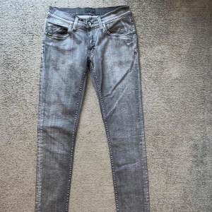 Tiger Jeans  - Lågmidjade , storlek 29/32 Endast testade ( ny skick )  Båda för 300kr eller 200kr st 