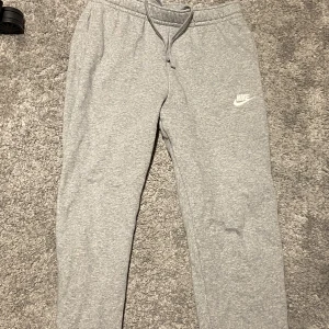Nike byxor  - Säljer mina Nike byxor som jag knappt använt för dom va för små