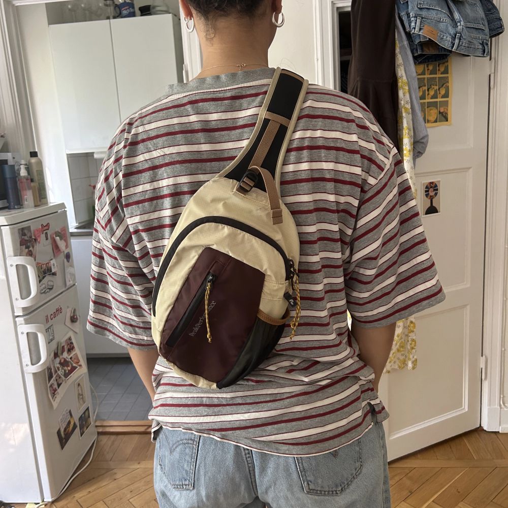 Peak performance top sling bag