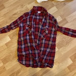 Röd rutig skjorta  - Skjorta 