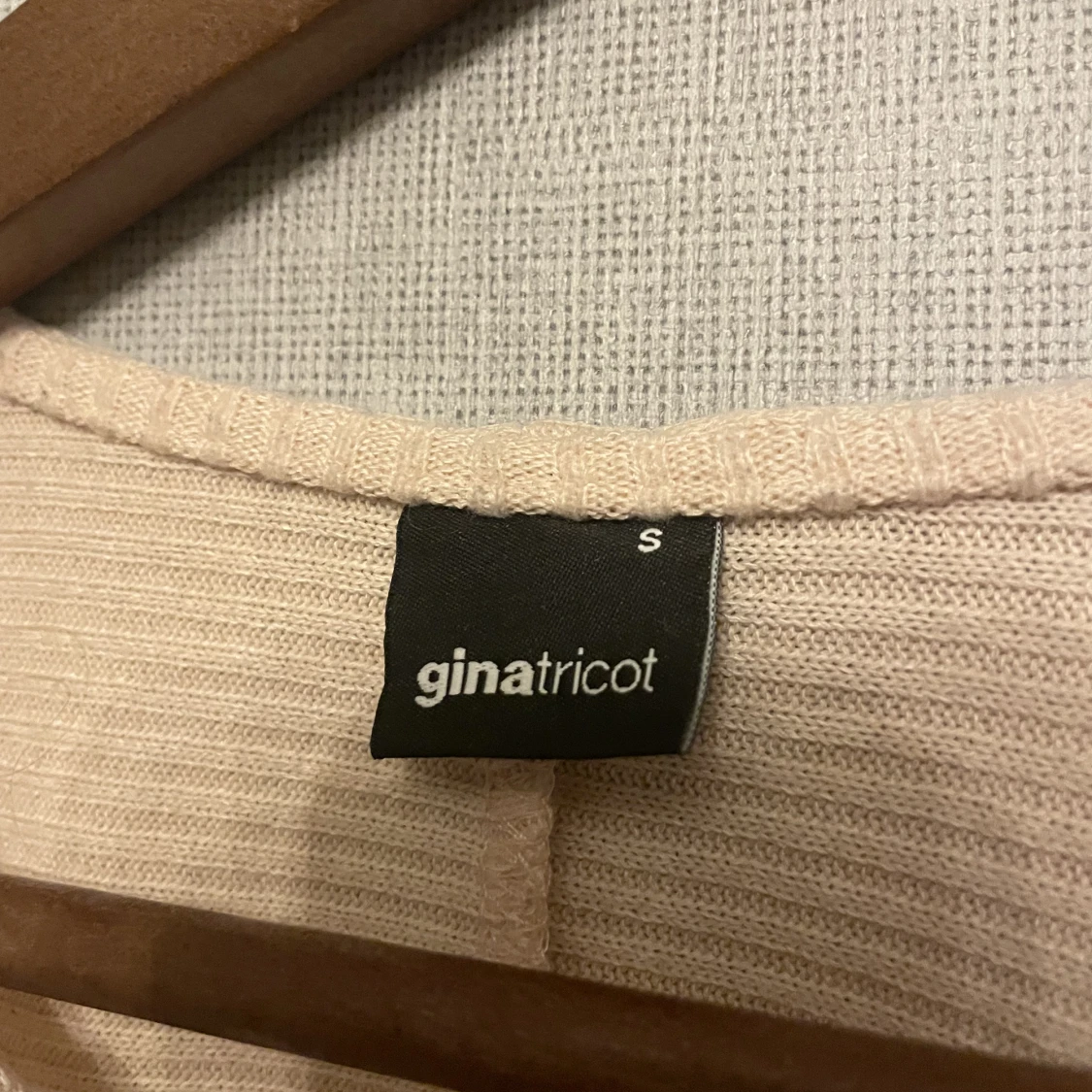 Ljusrosa finstickad topp - 91