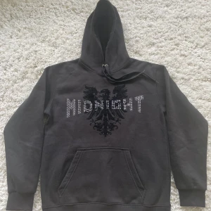 Midnight Rhinestone Tuttolente Hoodie - Slutsåld Rhinestone Hoodie från Tuttolente Storlek S
