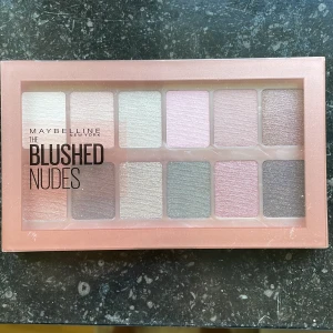 maybelline palett - ögonskugga parkett från maybelline ALDEIG ANVÄND, nypris 130kr🫶 frakt via swisha=30kr