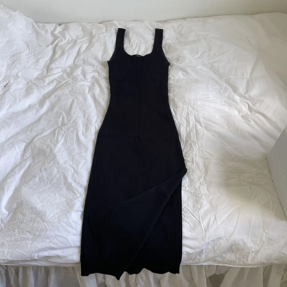 Superfin klänning från Gina tricot i storlek L. Knappt använd och säljs pga fel storlek för mig. Köpare står för frakt.. Klänningar.