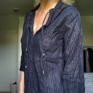 Blus - Blus från HM. Storlek 38. Frakt tillkommer! 