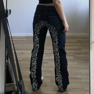 Baggy jeans!  - Jättesnygga lite baggy jeans! Mida: ca 89cm runt om. Innerben: 84cm. Skriv vid fler funderingar! Frakt tillkommer! ❤️‍🔥