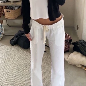 Roxy linnebyxor  - Säljer mina HELT oanvända Roxy linnebyxor då dom är i fel storlek för mig. Prislappen och allt är kvar! Hör av er om ni är intresserade🫶🏼