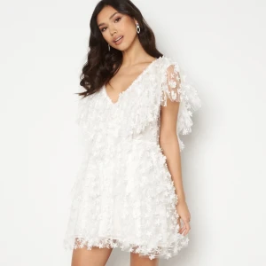 Ida Sjöstedt  - Intressekoll på min perfekta Ida Sjöstedt klänning i modellen Theresa!! Perfekt nu till sommaren och avslutningar ❤️‍🔥Nypris 4500 använd en gång