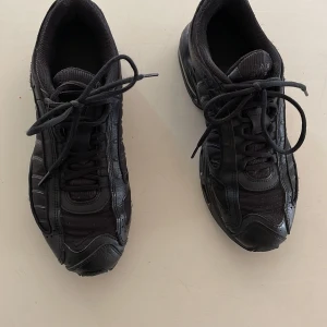 Nike air Max 95 - Säljer nu mina air Max 95 or. Storlek 42, bra skick på skorna.