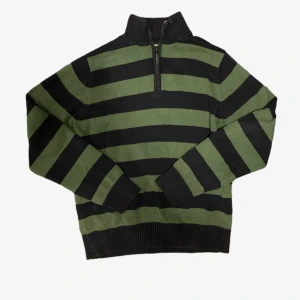 Randig tröja  - Cool randig tröja.