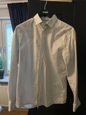 Skjorta  - En skjorta från bläck i stl L, 400kr