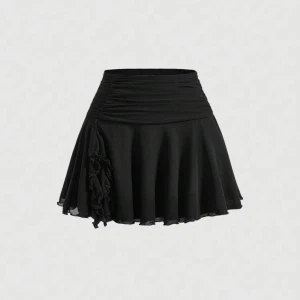 Svart volang kjol  - Säljer denna helt nya trendiga volangkjolen från shein då den inte riktigt är min stil 🩷 den är i ”mesh” material typ och har en dragkedja i höften! Passar till allting och är perfekt nu till sommaren 😍Nypris är 130 kr + ev frakt 