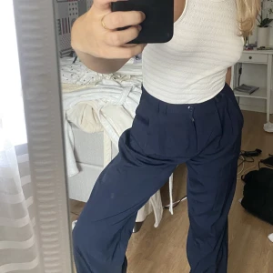 Kostymbyxor  - Ursnygga kostymbyxor i en 90-tals vibe. Magiska 